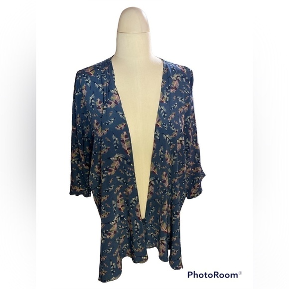 LULAROE SHIRLEY Kimono feather pattern - Picture 1 of 4
